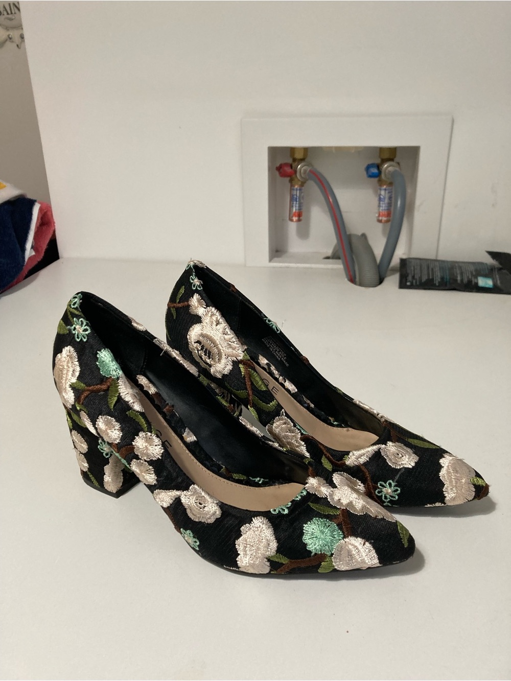 Embroidered Floral Block Heel Pumps - Black/Green Rampage